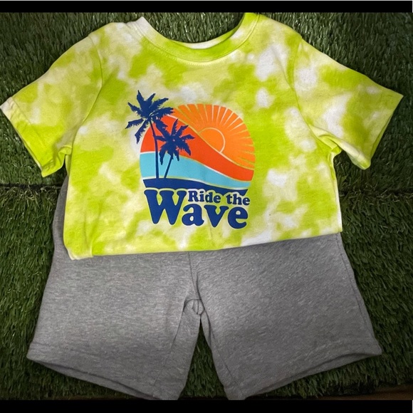 Set of two short shirts and one short pants - 3T - Picture 2 of 14